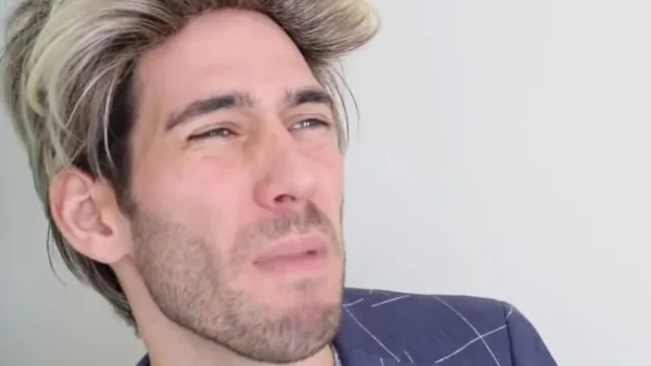 REAL INTROVERT reacts to When you're the third wheel