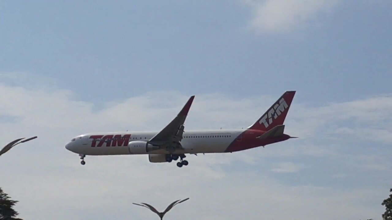 Airbus A330F N331QT vindo de Miami/Boeing 767-300ER PT-MSX vindo de Guarulhos