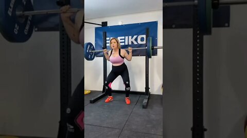 GRAVIDA DE 7 MESES AGACHANDO COM 100KG - Nellie Miettinen #Shorts