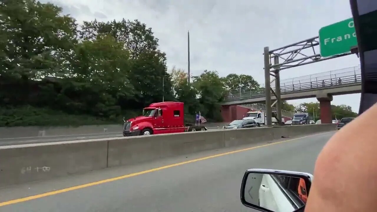 Long Island Loud Majority trucker convoy 2020 on the L.I.E