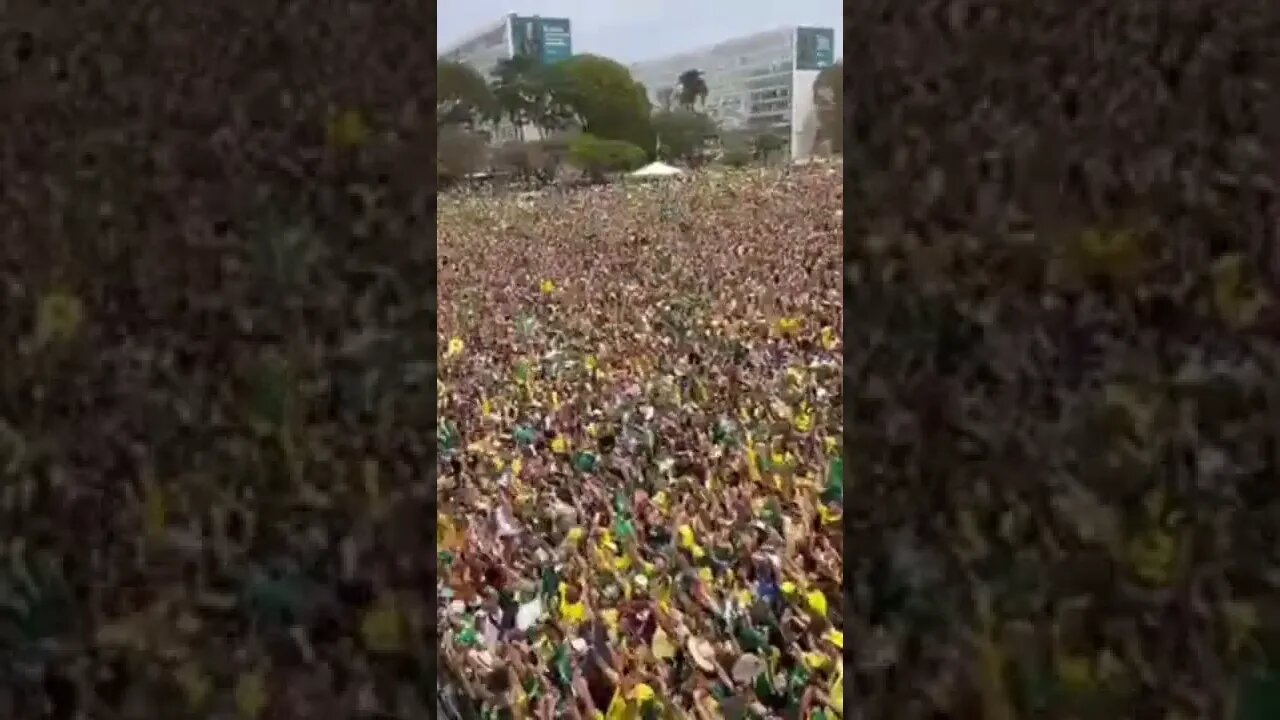 Bolsonaro ora com multidão no 7 de setembro