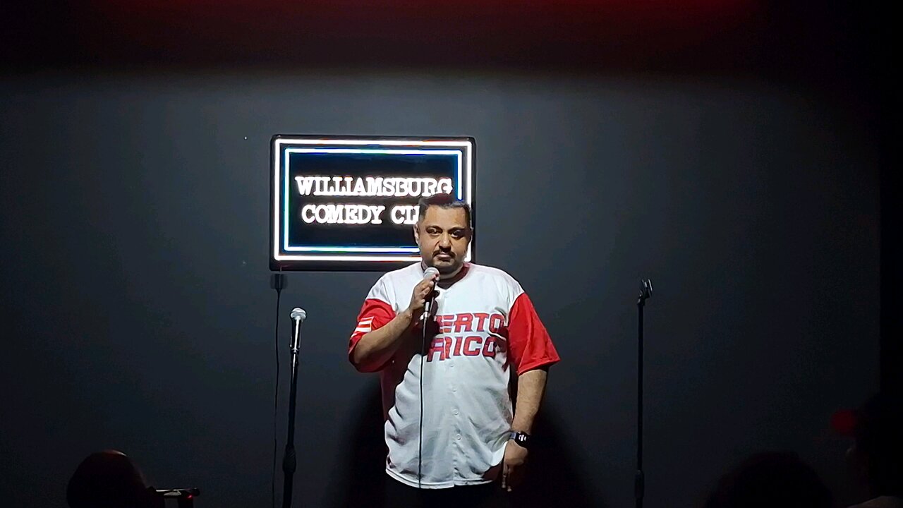 Louie Bee Stand up at Williamsburg Comedy Club 4/28/23