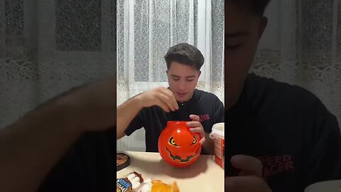 CE SE AFLA IN DOVLEACUL SURPRIZA DE HALLOWEEN #oguritamica #mancaciosul #romania #mancare #food