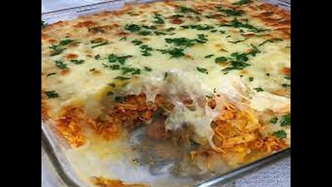 96-Escondidinho de macaxeira com frango, batata e cenoura.