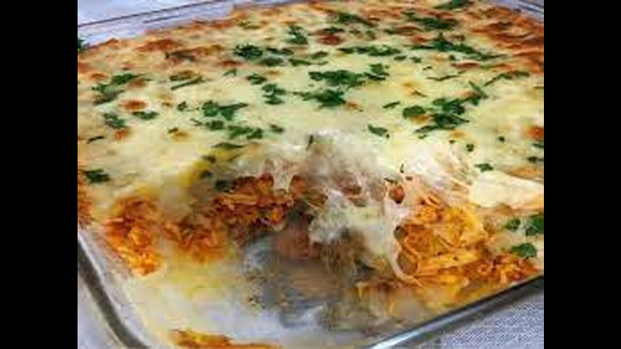 96-Escondidinho de macaxeira com frango, batata e cenoura.