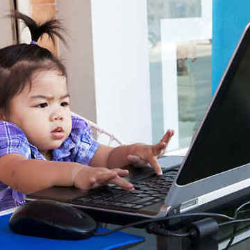 6 Month Old Baby Magiclly Logs Onto A Computer As A Guest