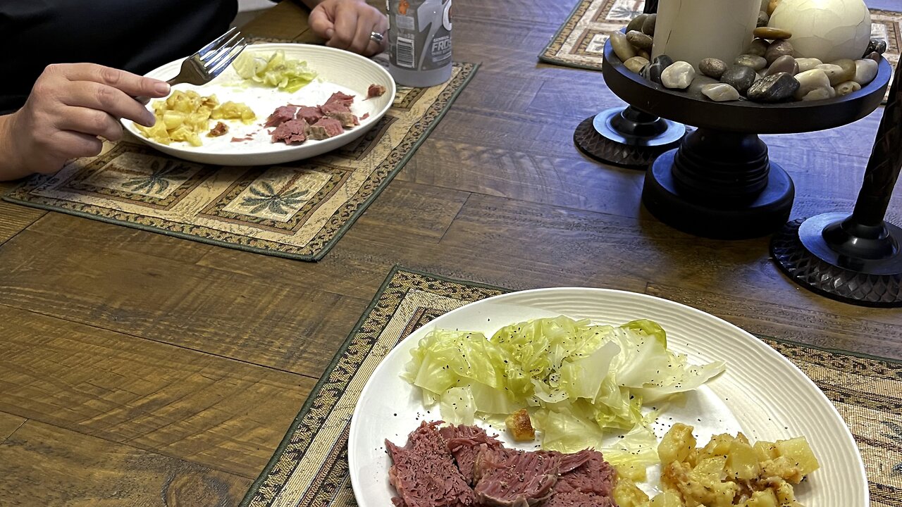 Corned Beef, Cabbage and Parmesan Potatoes for St. Patrick’s Day #4K #CornedBeef #StPatricksDay