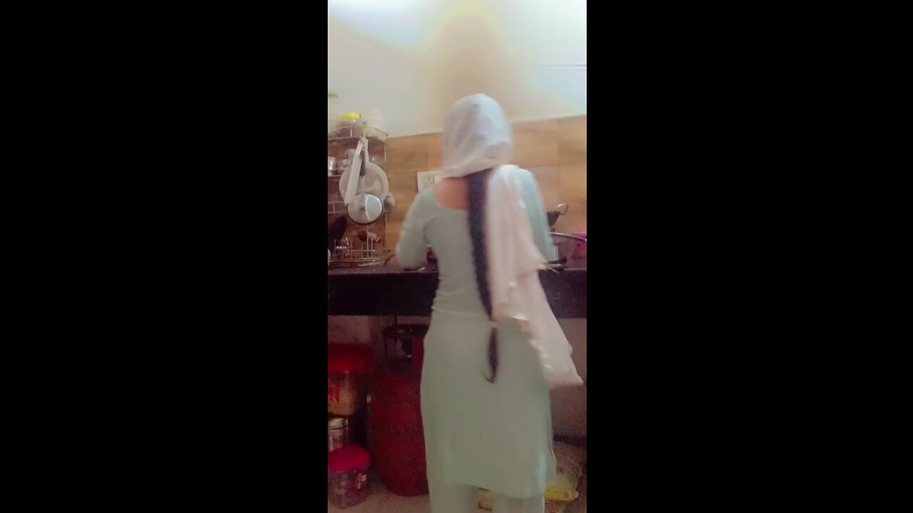 पति के बुरे वक्त में पत्नी ही साथ देती है #viral #ytshorts #youtubeshorts #shortsvideo