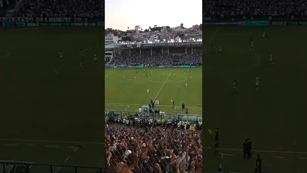 Alex Teixeira entrando em campo pelo Vasco em sua reestreia