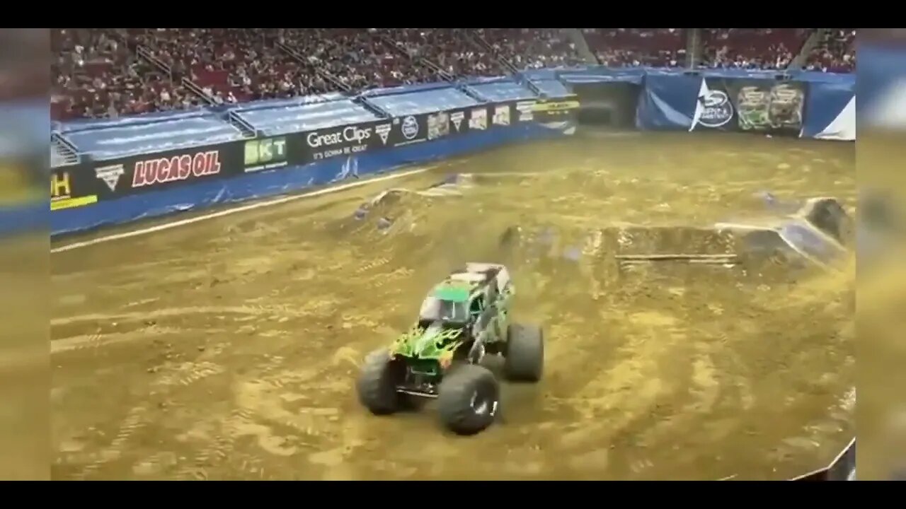 #02 MONSTER JAM=SEE WHAT HAPPENS DURING THE VIDEO SUBSCRIBE HELP ME POST MORE VIDEOS=Léo Sócrates