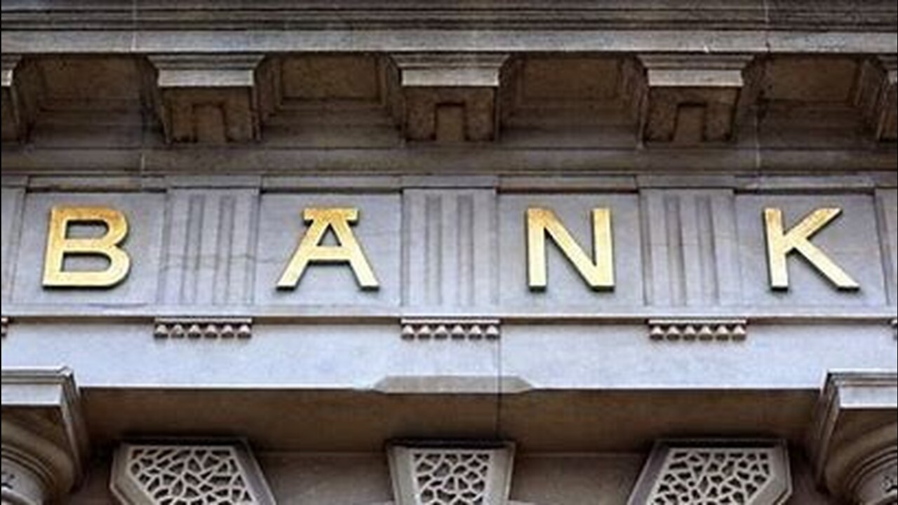 MILLIONAIRE WALKS INTO A BANK IN NEW YORK AND THEN.......