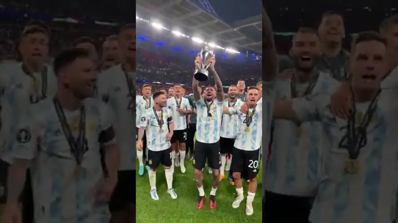 Seleção Argentina comemorando o título da Finalissima - Itália 0x3 Argentina