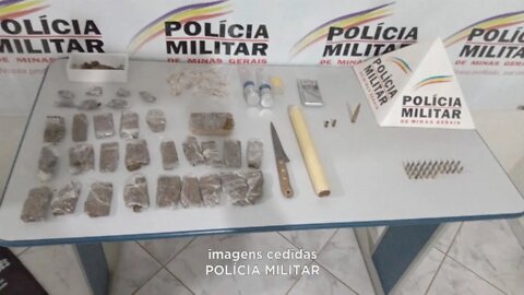 Santa Rita de Minas: drogas e armas apreendidas no fim de semana suspeito continua sendo procurado