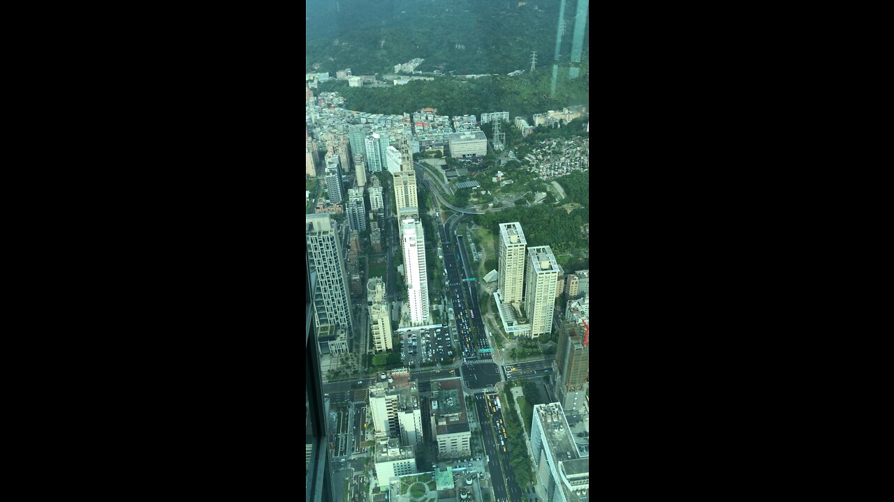 Observation deck and earthquake counterweight at Taiwan’sTaipei 101