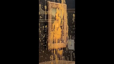 Mona Lisa attacked in Louvre, Paris
