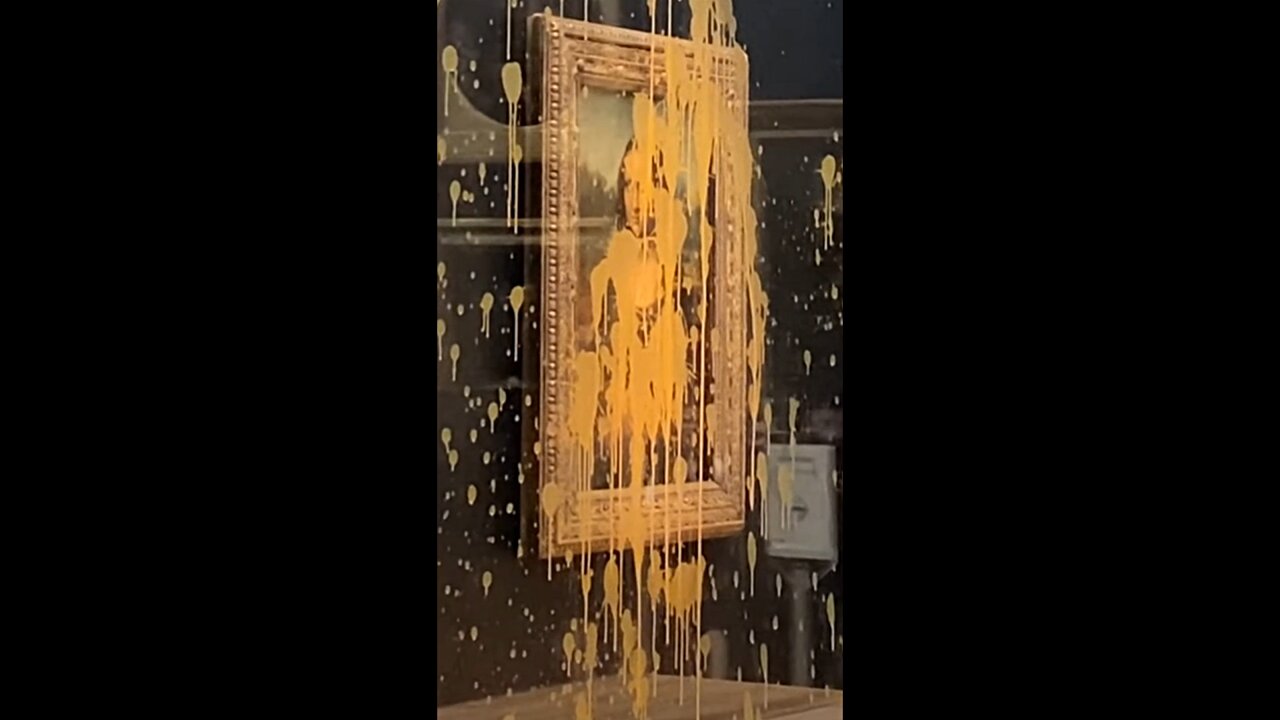 Mona Lisa attacked in Louvre, Paris