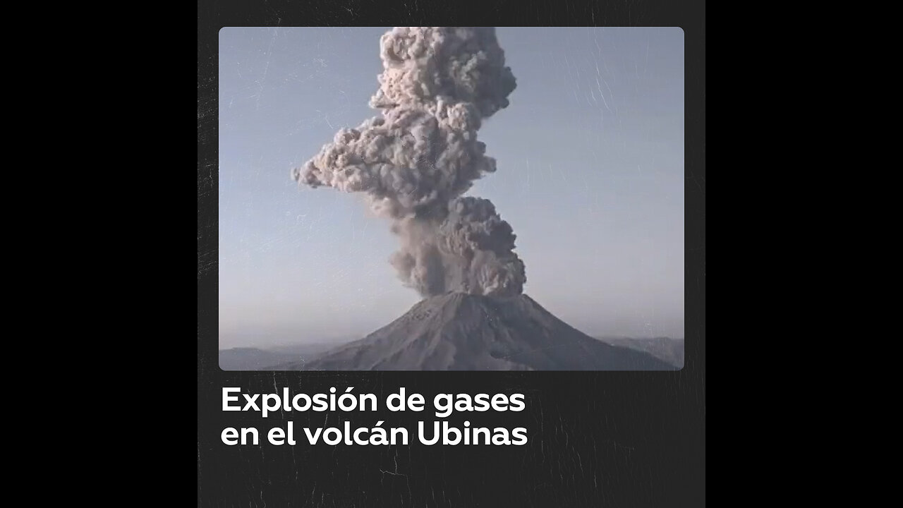 Explosión de gases y ceniza en el volcán Ubinas, en Perú