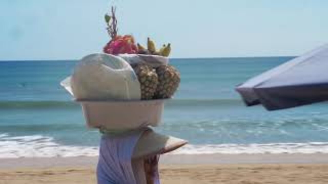 Pineapple cutting, Bali Beach Fruit lady