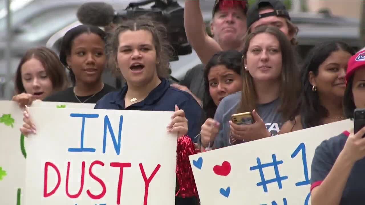 FAU fans give Owls proper sendoff ahead of NCAA tournament