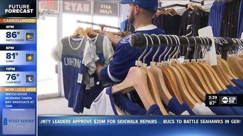 Lightning fans stock up on playoff apparel