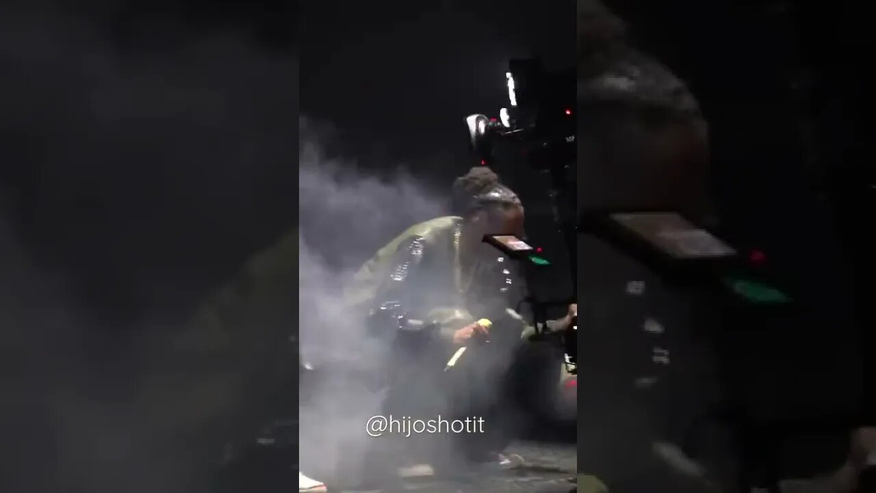 #snoopdogg getting #eminem high on stage#hiphop #hiphopculture #drdre #50cent