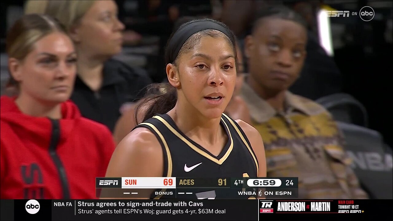 😳😂 Candace Parker's Pass Almost Hits Teammate Chelsea Gray In The Face, Then She Shrugs At Her After