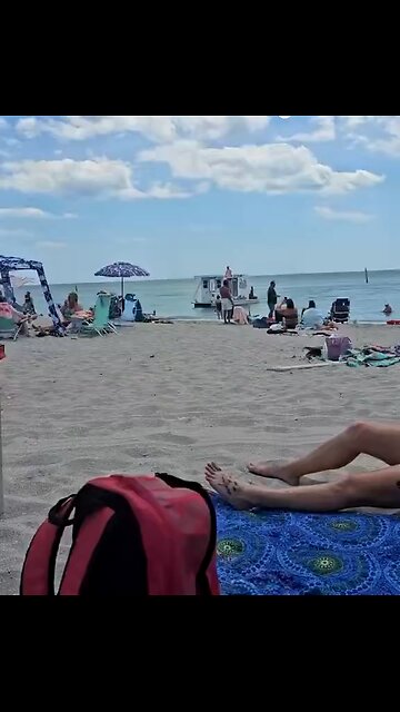 The ice-cream boat is genius! 🍦