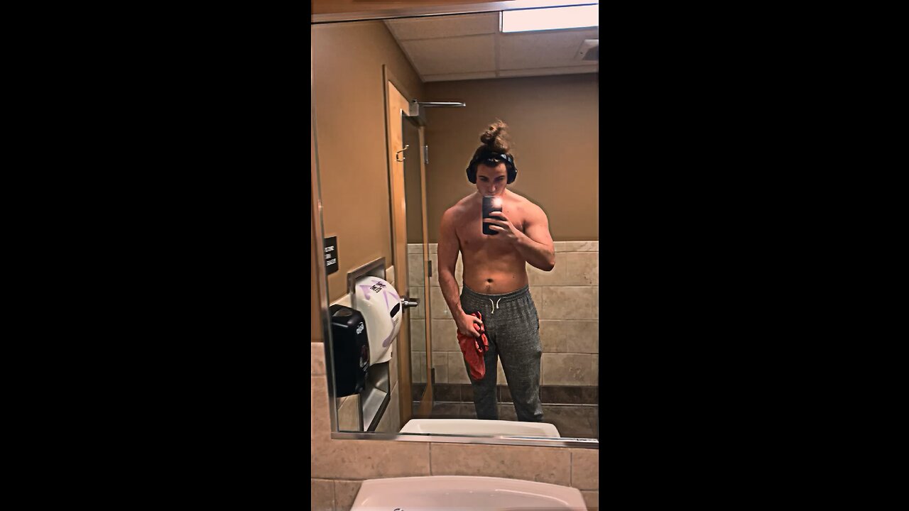 Rate the physique / just started cutting