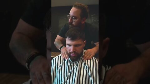 Bodybuilder gets relaxing Massage - asmr