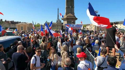 Manifestation anti Macron #MAM à la Place de Fontenoy à Paris le 16/04/2022 - Vidéo 7