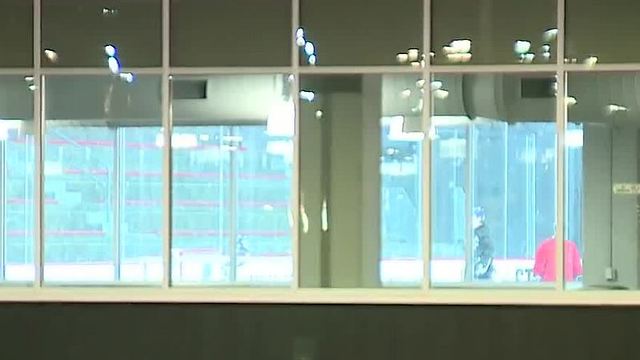 Vegas Golden Knights host ice skating camps
