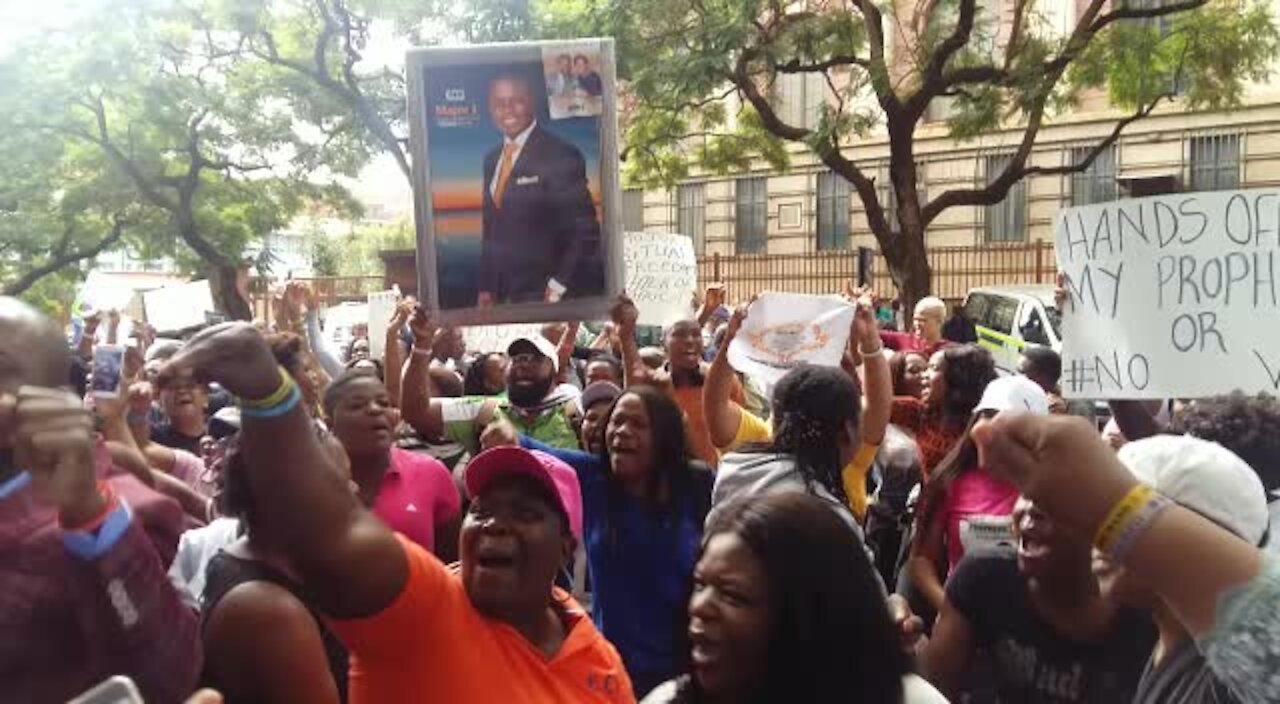 SOUTH AFRICA - Pretoria - Bushiri's at court (egQ)