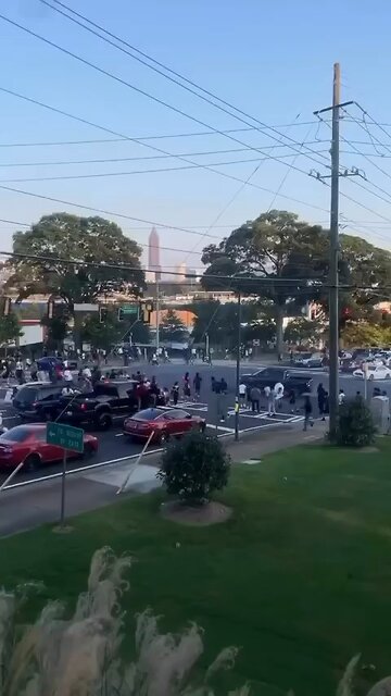 Man Runs a few people over trying to flee from police ￼