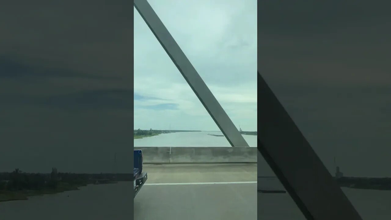 Crossing the mighty Mississippi into Natchez #livingcooper #Natchez #GrandNatchezHotel