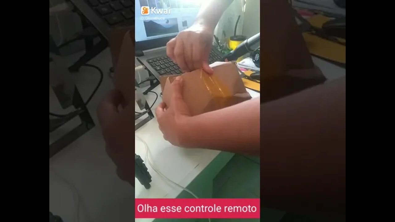 Olhe esse Controle Remoto @Peter Aqui - shorts