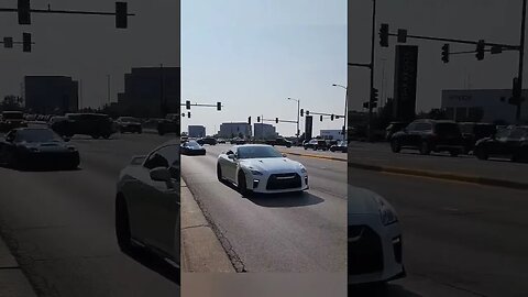 Super loud NSX drowns out GTR