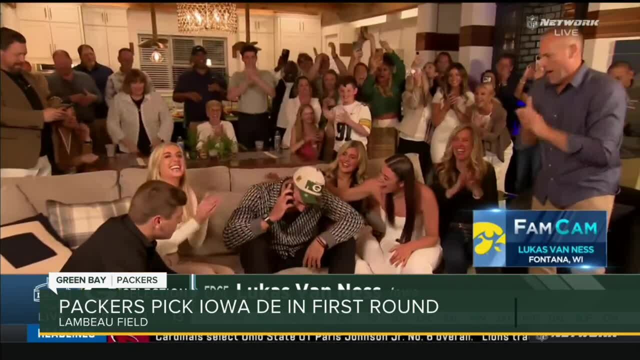 Packers pick Iowa defensive end in first round