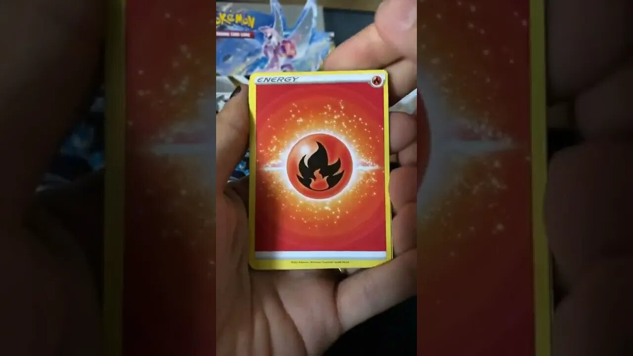 Abrindo um booster pokemon tcg de Estrelas radiantes