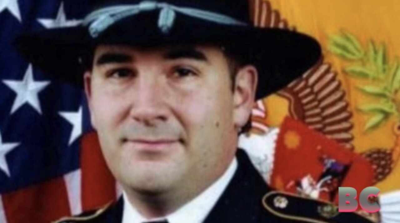 AP: Texas gov. seeks to pardon Army sergeant convicted of murder