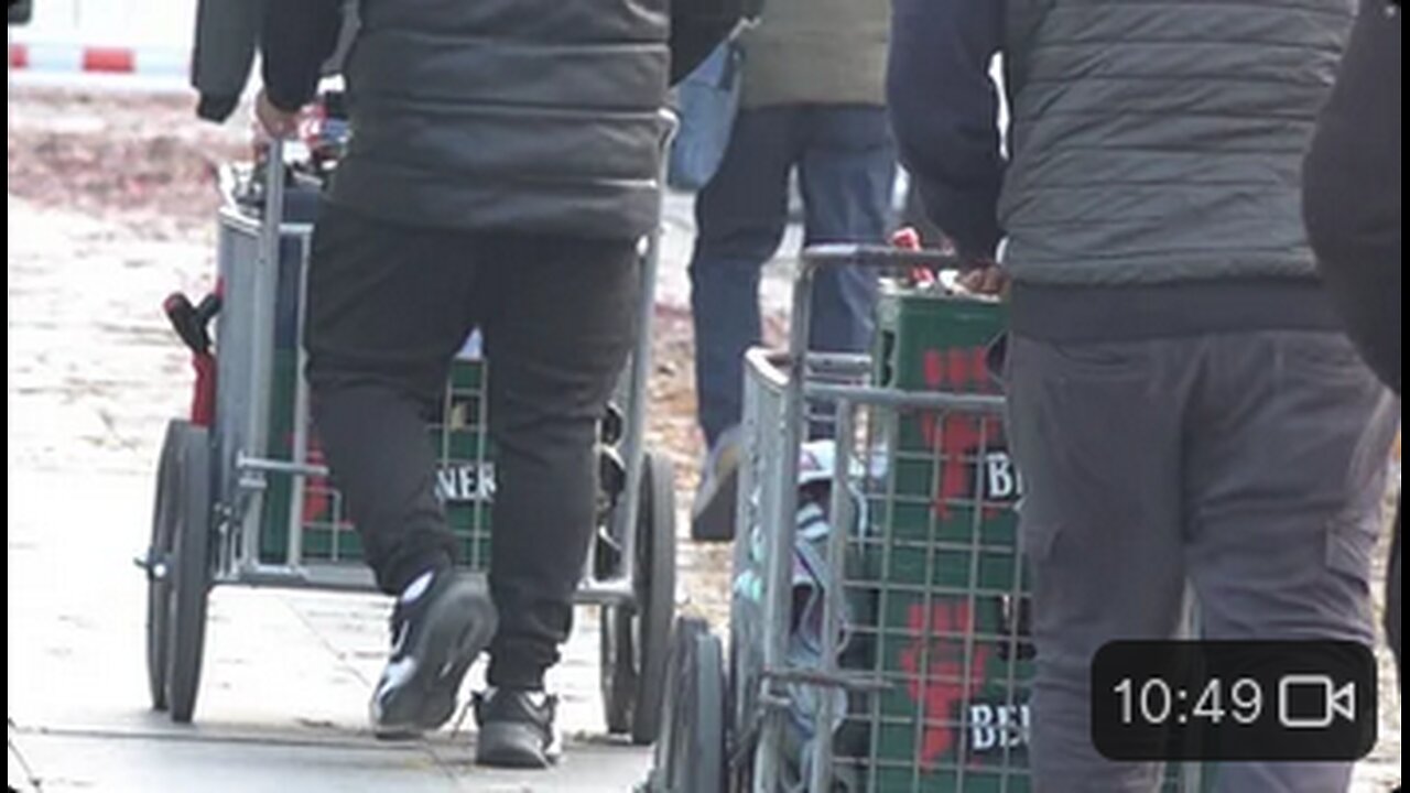 Migranten & deutsches Bier - Bundeskanzleramt Berlin 9. November 2024