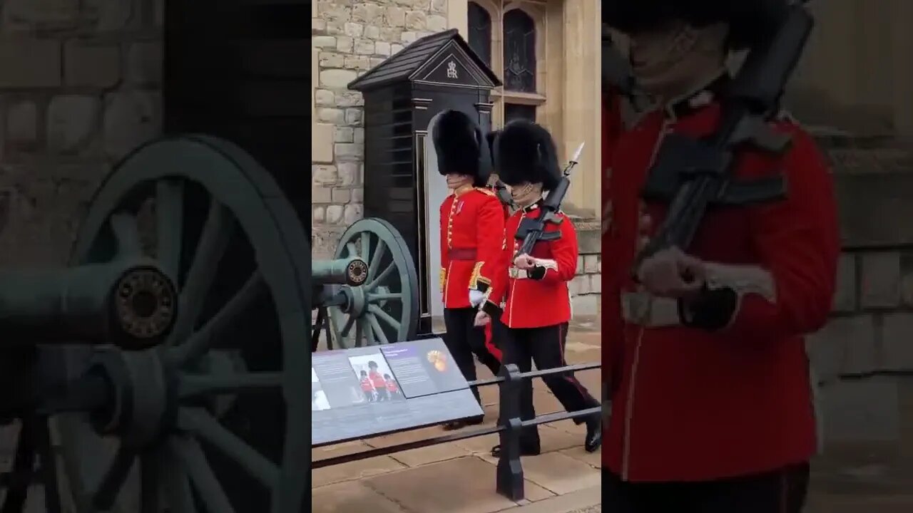 armed guards the tower of london #thequeensguard