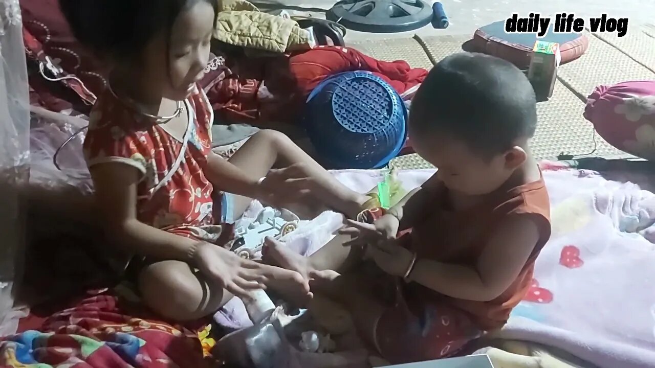 two sisters playing together | daily life vlog