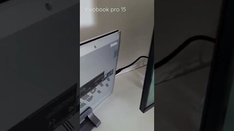 Asus Vivobook Pro 15 e saída Thunderbolt 4