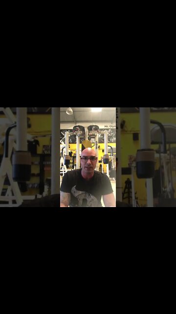 A diferença entre fazer o peck deck aberto x fechado #shorts