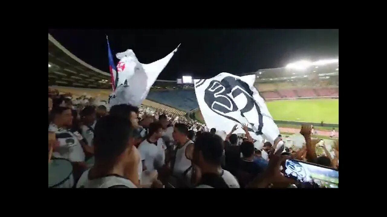 Torcida do Vasco cantando no Castelão - Vasco x Botafogo