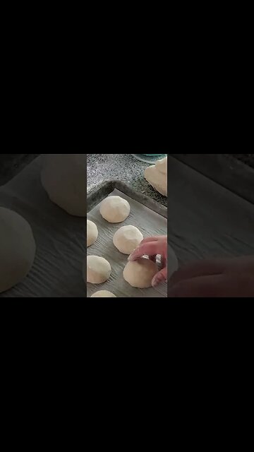 It's National Cheeseburger Day! Don't eat that cheeseburger without a bun!