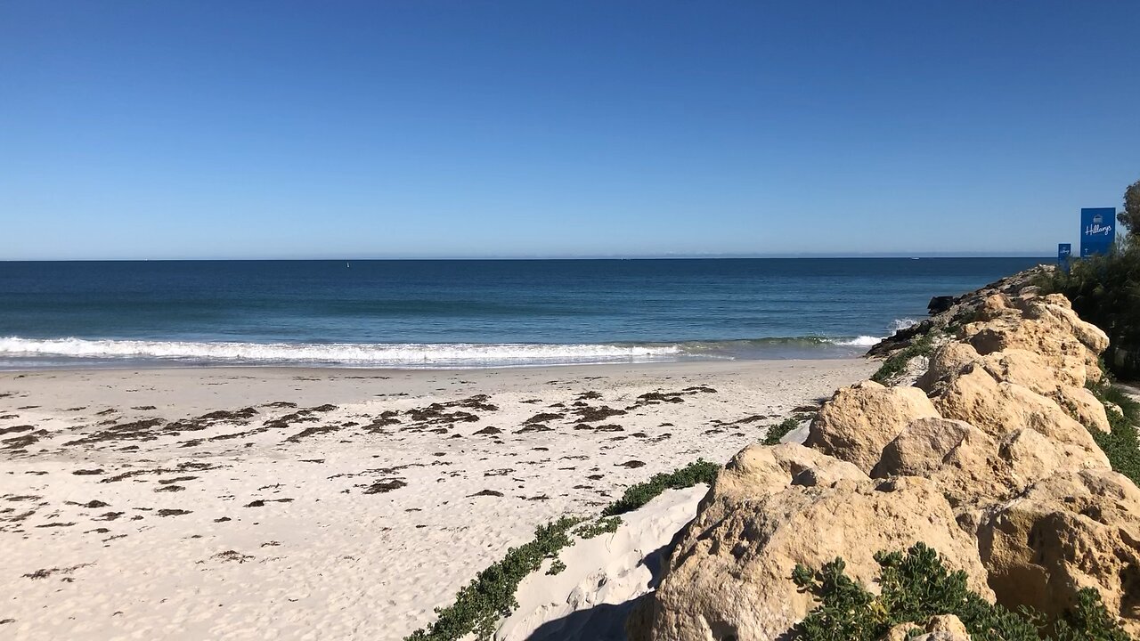 Ocean is flat today in WA 😳￼