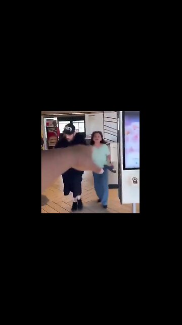 White father shields his daughter from black thug, and takes a beating
