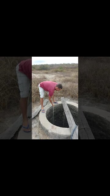 Tirando água no Poço 10 metros de profundidade