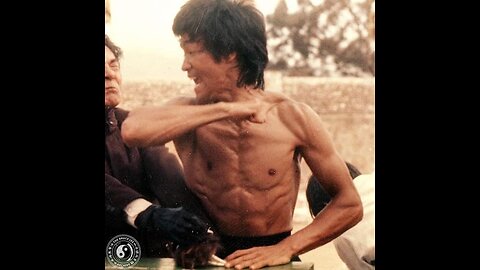 Cross kick Studio Films Bruce Lee Enter the Dragon